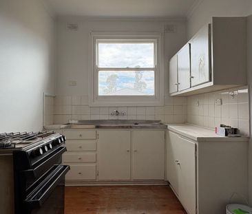 Fresh Semi Detached! - Photo 2