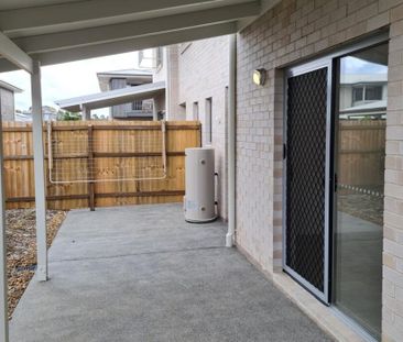 NEAR NEW 3 BEDROOM TOWNHOUSE WITH EXTRA STREET PARKING AVAILABLE NO... - Photo 2