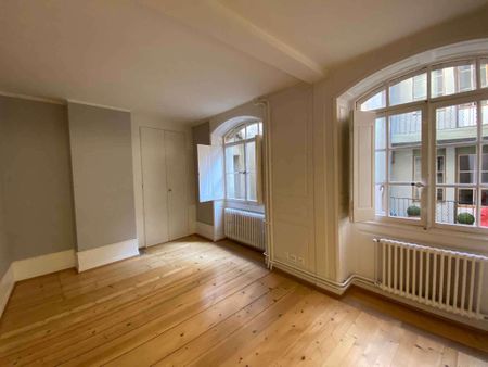 Superbe appartement de caractère de 6 pièces à la Vieille-Ville - Photo 3