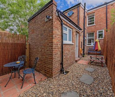 3 bedroom terraced house to rent - Photo 5