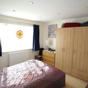 4 Bed Maisonette, St. Davids Close, HA9 - Photo 2