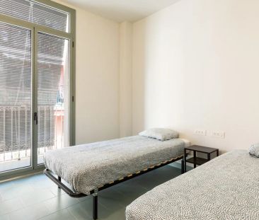 3-bedroom apartment for rent in Sants, bills included - Foto 1