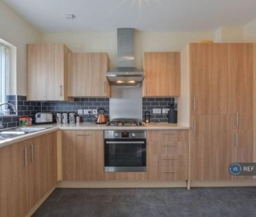 3 bedroom semi-detached house to rent - Photo 6