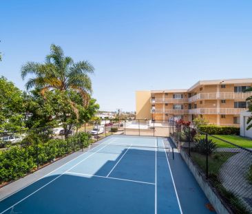 Top-Floor Coastal Apartment with Ocean Views - Photo 6
