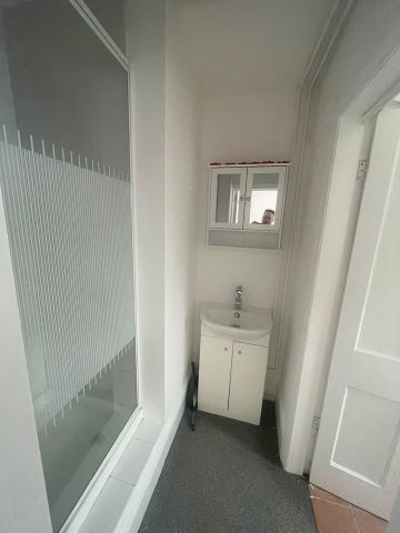 Studio Flat, Albert Road, B33 - Photo 5