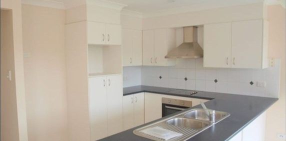 FAMILY HOME IN A GREAT LOCATION - Photo 2