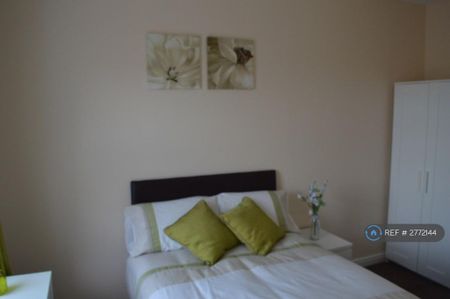 1 bedroom in a house share to rent - Photo 2