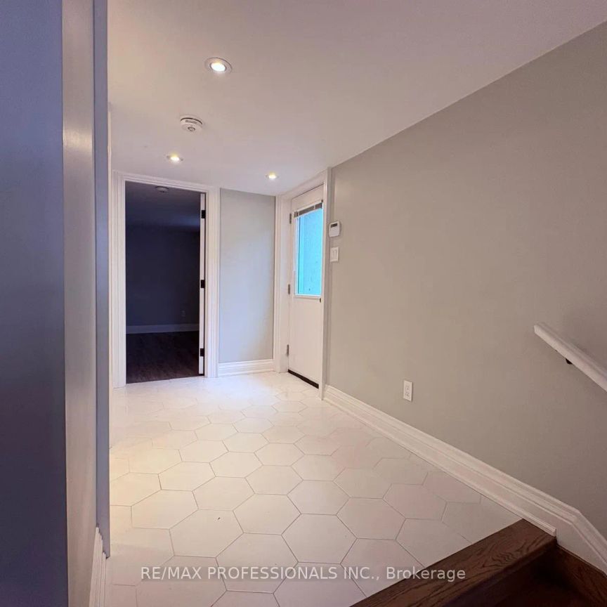 4673 DUNDAS STREET W - Photo 1
