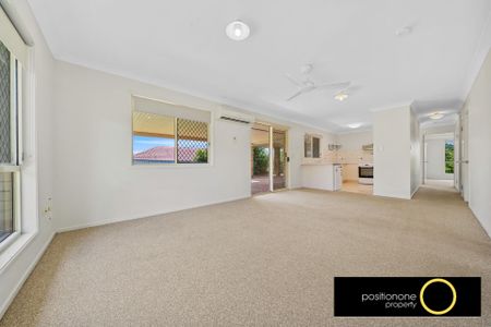 3-Bedroom home with easy access to bus stop in sought-after neighborhood - Photo 3