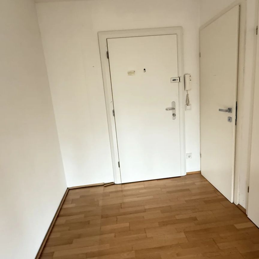 Nahe Schönbrunn: 2-Zimmer-Wohnung mit Balkon und Wintergarten, sowie ein opt. Stellplatz! - Photo 1