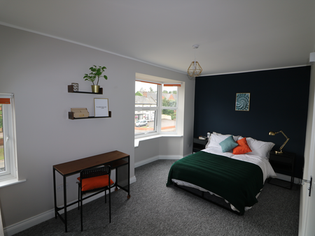 OX Living is proud to present this high-quality 6-bedroom co-living property, perfect for working professionals looking for stylish, stress-free living. Room 6 - Photo 4