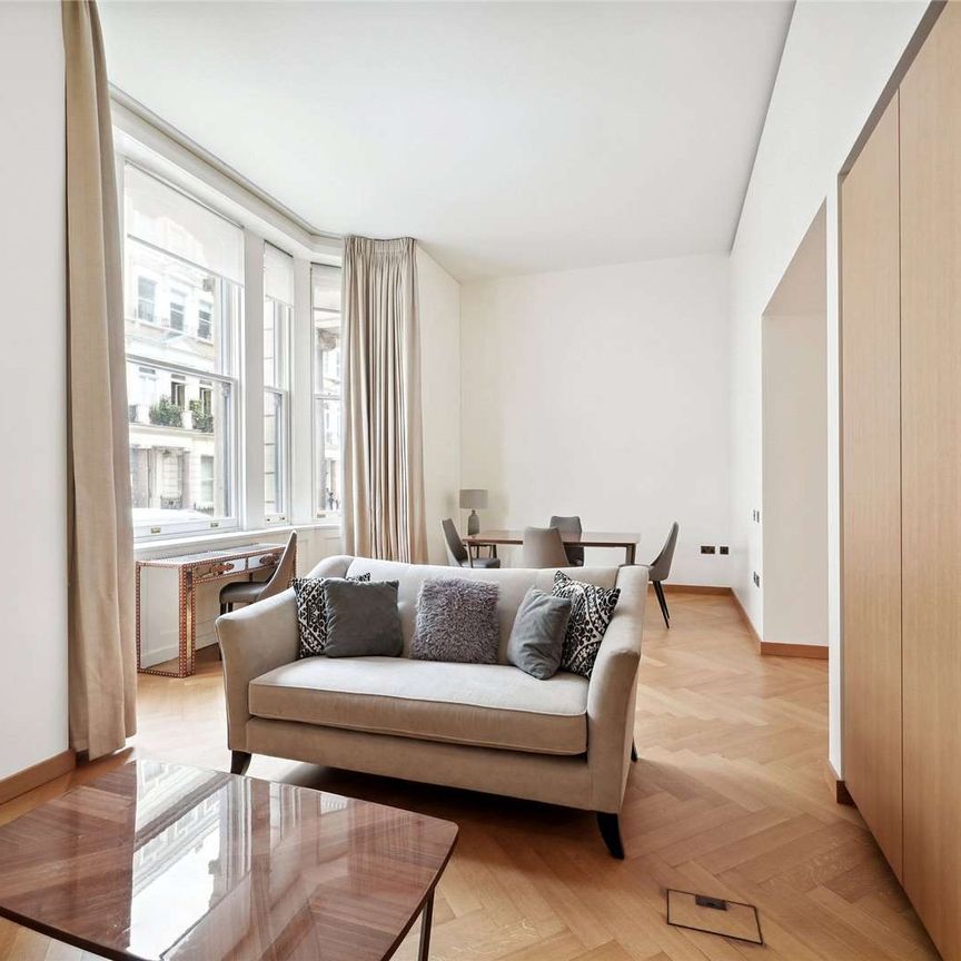 An excellent two bedroom flat offered unfurnished with use of pool and spa facilities. - Photo 1