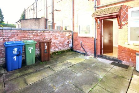 3 bedroom end of terrace house to rent - Photo 3