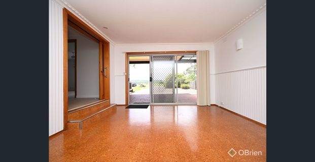 Family Home with a View! - Photo 1