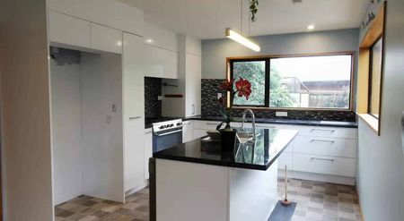 Yaldhurst , 5 bedrooms - Photo 2