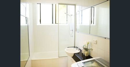 2-Bedroom Apartment in the Heart of Carrara - Photo 5