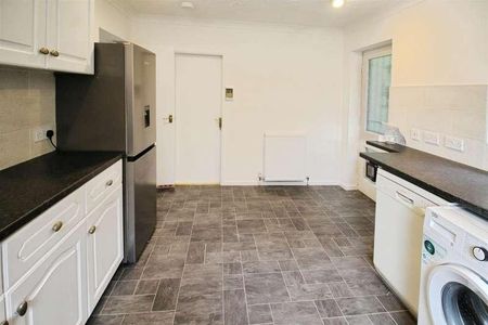 Cherrywood Gardens, Leeds, LS14 - Photo 4