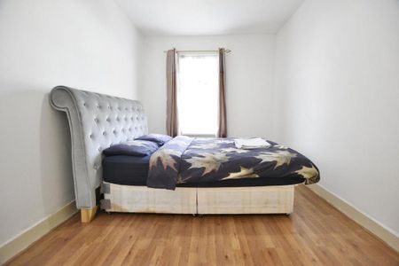 4 bedroom terraced house to rent - Photo 5