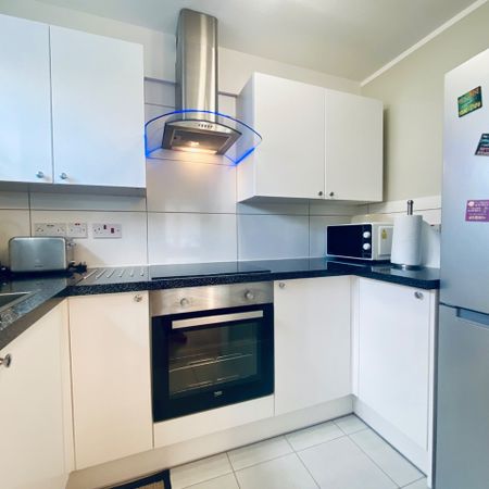 1 Bed Flat, Nightingale Court, SE19 - Photo 3