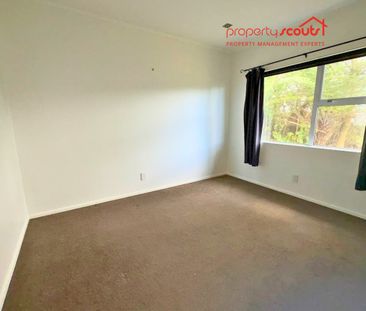 Spacious 2-Bedroom Home with Modern Comforts and Urban Views - Photo 5