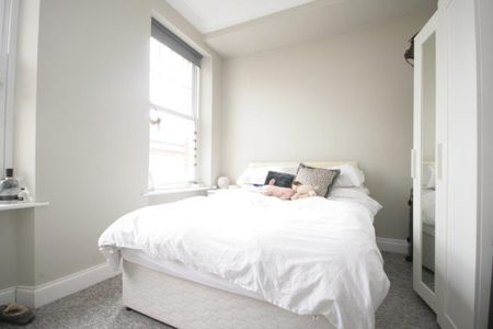 3 bedroom apartment to rent - Photo 4