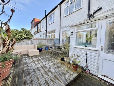 3 bedroom terraced house to rent - Photo 5