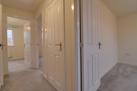 3 bedroom semi-detached house to rent - Photo 2