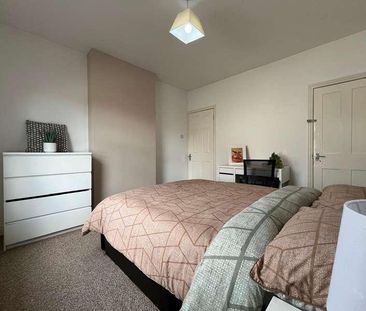 St Andrews St // Large Bed // July, LN5 - Photo 5