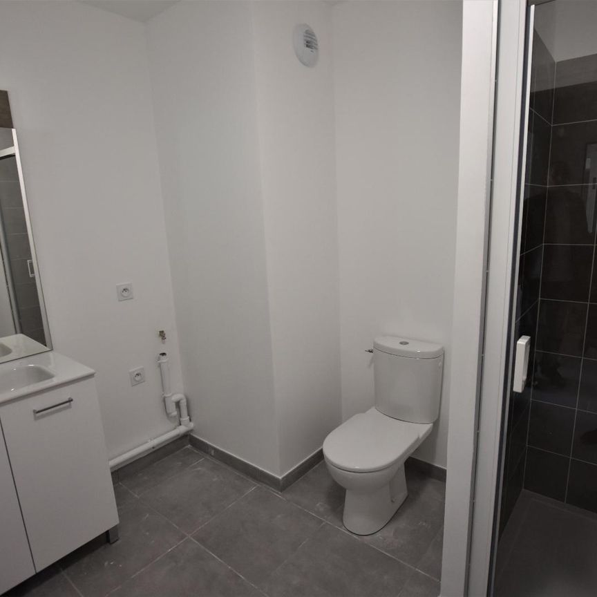 Location Appartement 2 pièces 39m² LES SABLES D’OLONNE 85340 - Photo 2