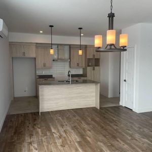 Très grand 4 ½ haut de gamme à louer – Construction récente – Immeuble 55 ans et plus - Photo 2