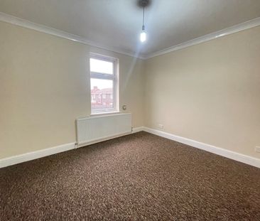 1 Bed Flat, Horns Road, IG2 - Photo 6