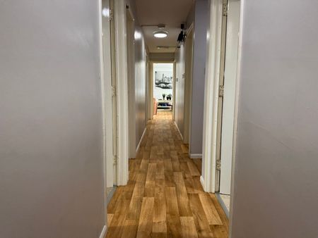 Room 6 & 7, 25 Albert Square, NG7 2FH, NOTTINGHAM - Photo 3