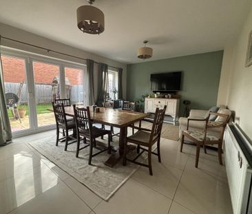 4 bedroom detached house to rent - Photo 2