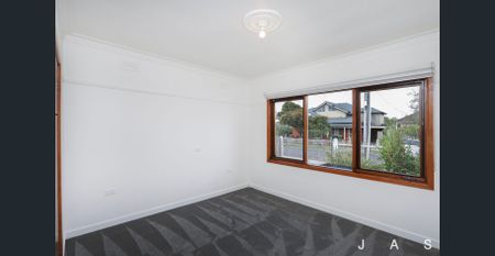 A Real Charmer - Photo 5