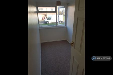 3 bedroom terraced house to rent - Photo 3
