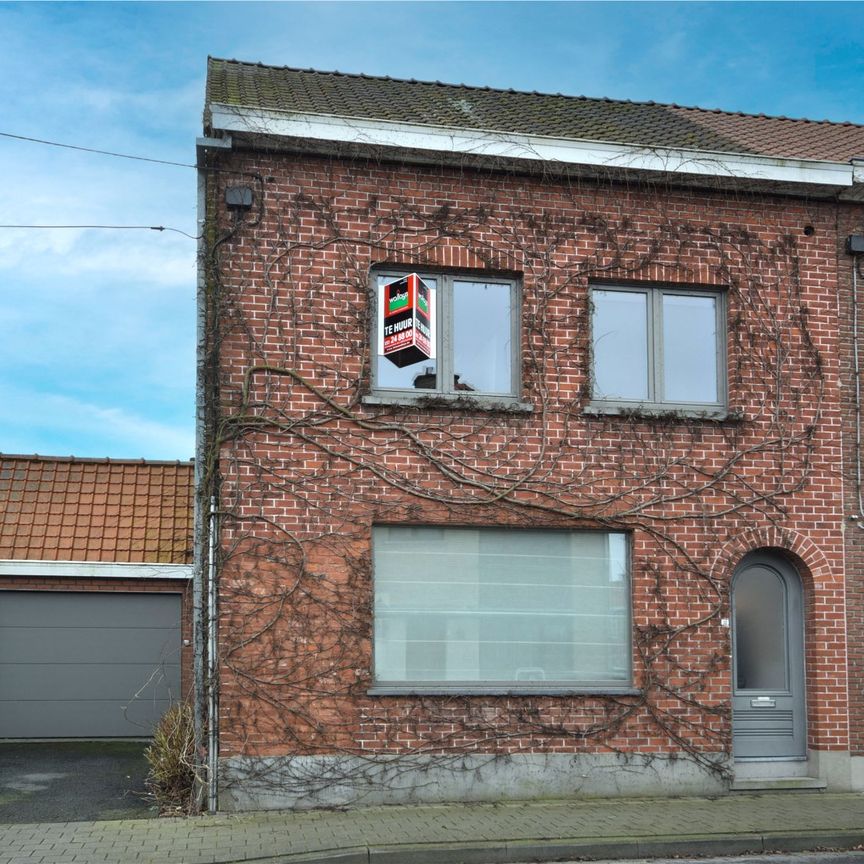 CHARMANTE WONING NABIJ CENTRUM ROESELARE - Photo 1