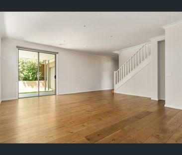 ***Gorgeous Front House - 3 Bedroom, 2 Bathroom - DBL Garage - Quie... - Photo 2