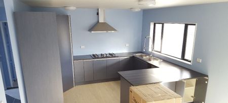 4 Bedroom, 3 Bathroom House - Photo 5