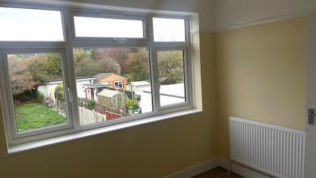 3 bedroom end of terrace house to rent - Photo 5