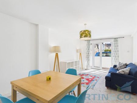 2 bedroom flat to rent - Photo 2