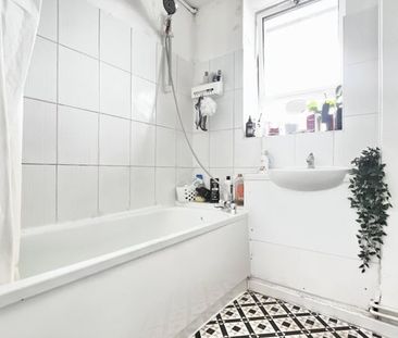 Room in a Shared Flat, Oban House, E14 - Photo 5