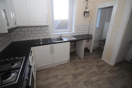 2 bedroom flat to rent - Photo 4
