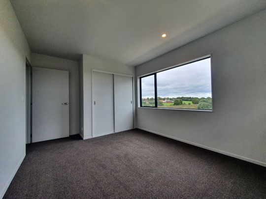 Lovely 3 bedroom Home, Fantastic view. - Photo 1