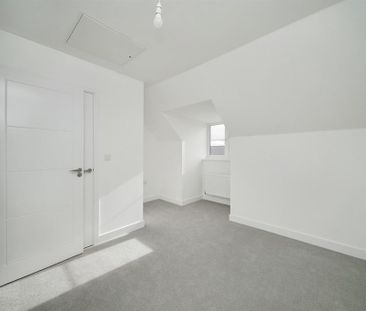 4 bedroom semi-detached house to rent - Photo 2