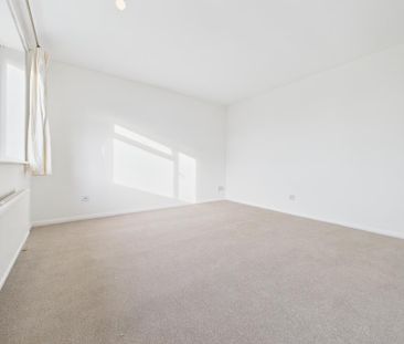 3 bedroom detached house to rent - Photo 4