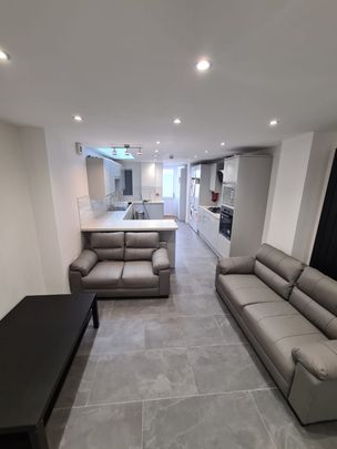 6 Bedroom House To Rent - Photo 1