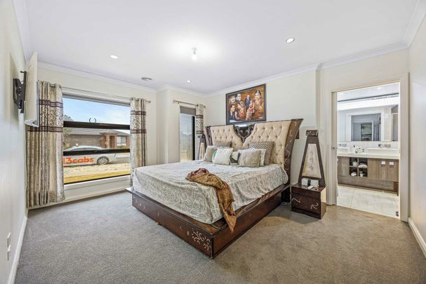 Large Executive Home In Established Estate! - Photo 1