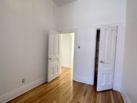 Logement rénové de 2 chambres en location semi-meublé - Photo 5