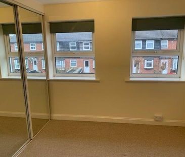 2 bedroom terraced house to rent - Photo 2