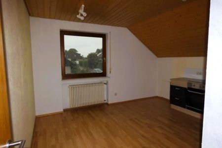 FRISCH SANIERT: 3,5-Zimmer-Dachgeschosswohnung mit Balkon und Garage in Setzingen zu vermieten! - Foto 5